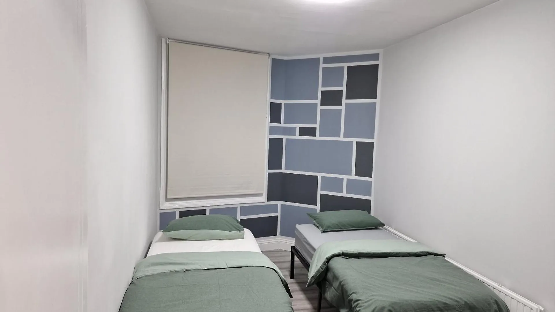 London Stratford 4 Bed Apartment 0*,  United Kingdom